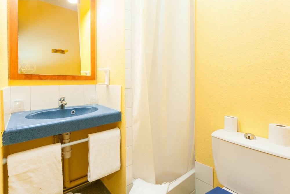Hotel Sure By Western 3*