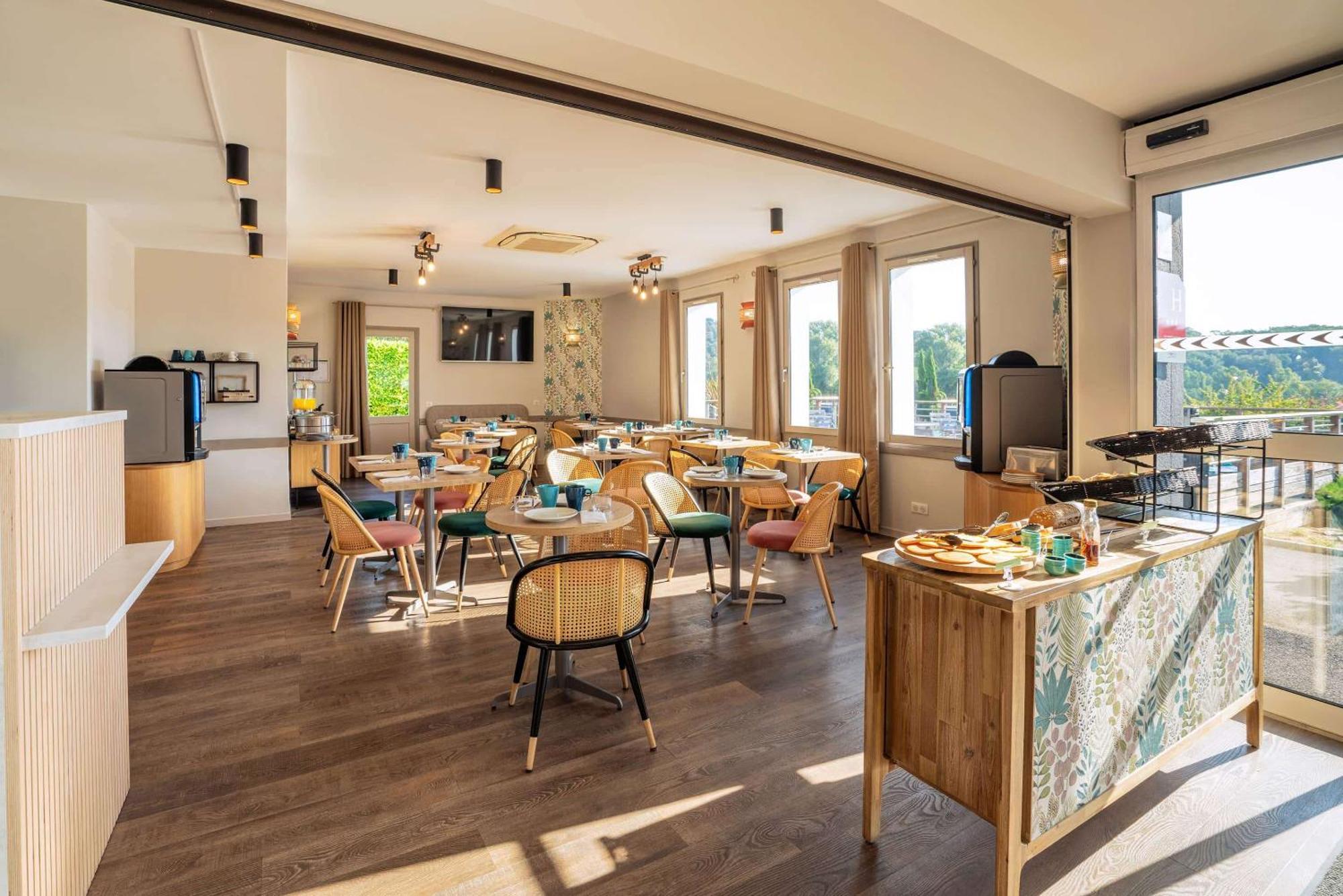 Hotel Sure By Western 3*